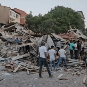 balikesirde yikilan binanin kolonlari mi kesildi E6vMWNku