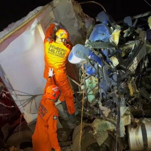 brezilyada otobus kamyon carpismasi 11 olu OSytiA8k