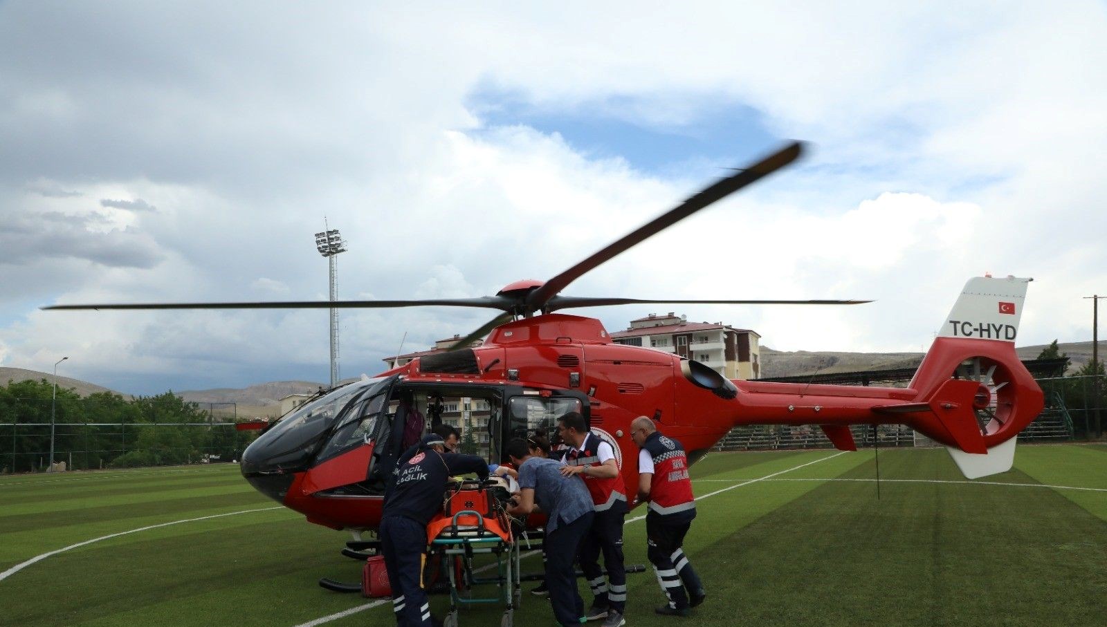 ambulans helikopter 72 yasindaki hasta icin havalandi Fgbn6uun