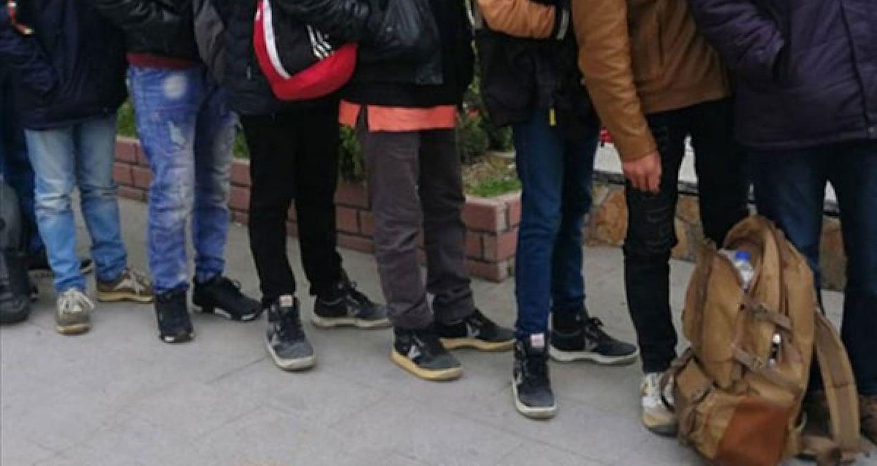 denetimlerde 11 duzensiz gocmen yakalandi dXjfetSt