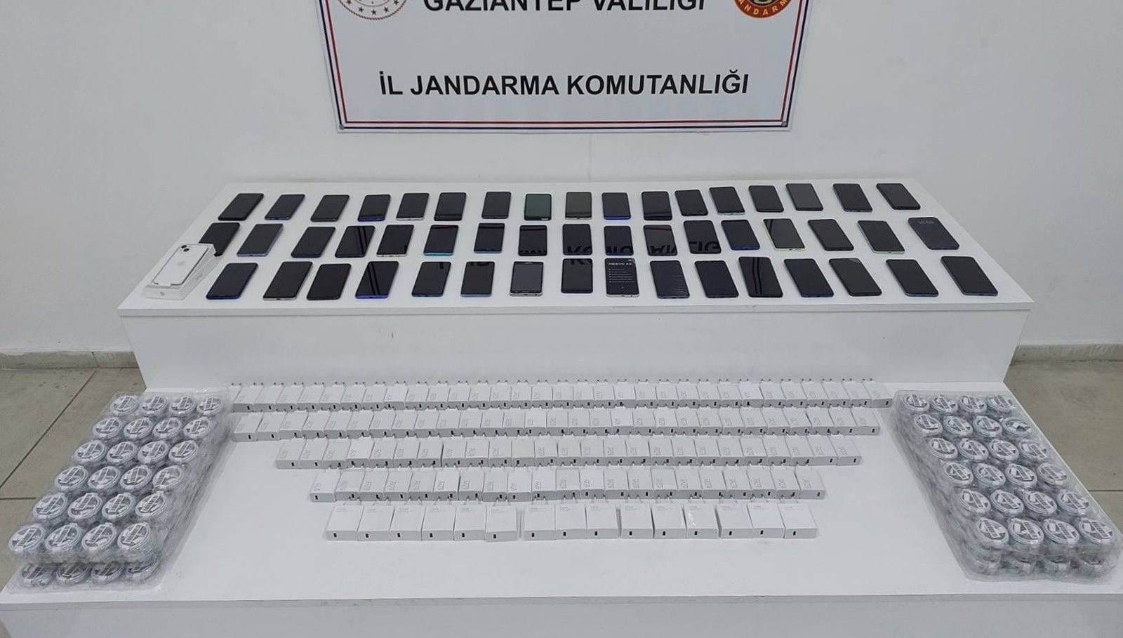 gaziantepte 13 milyon liralik kacak telefon operasyonu tCnHZ8Az