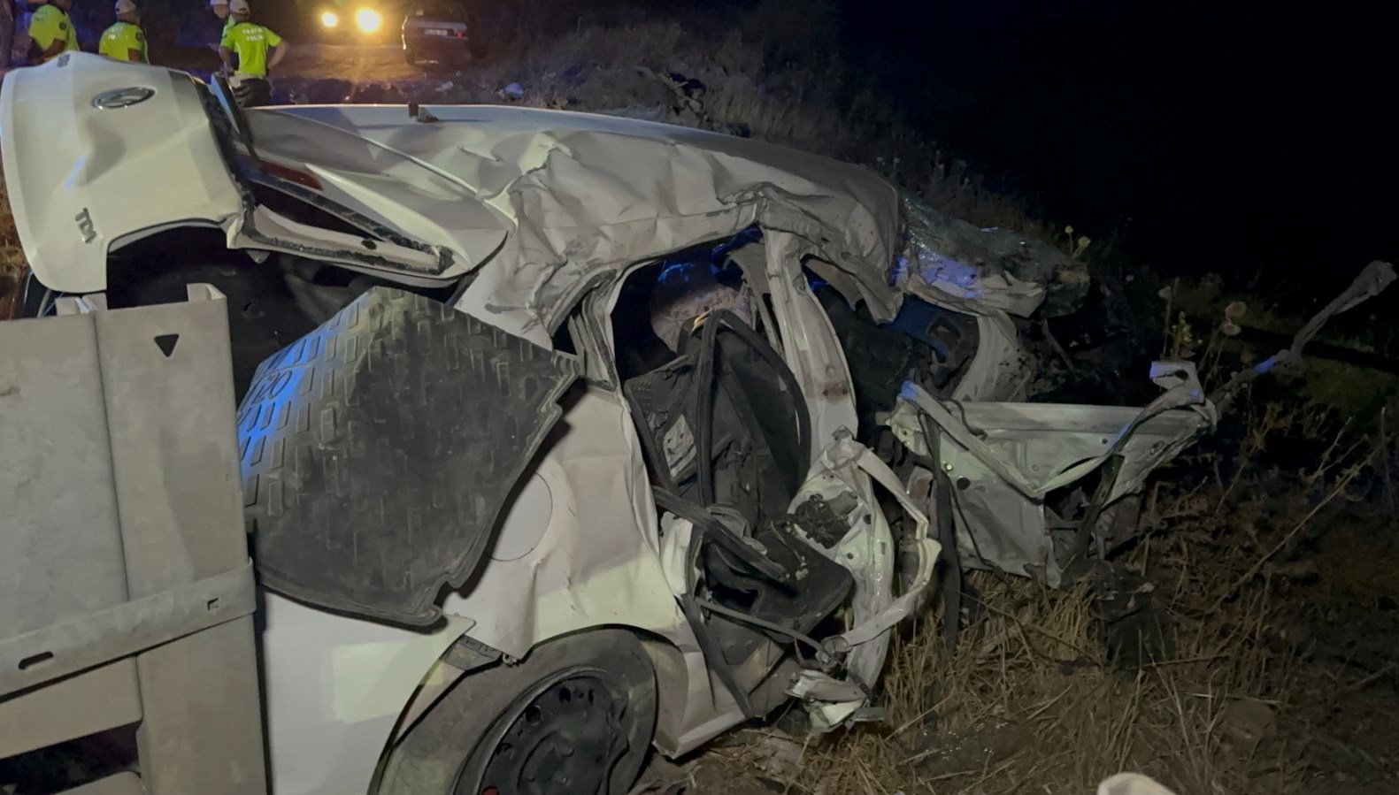 ters seride giren otomobil tankerle carpisti 1 olu 2 yarali bdiBp9bk