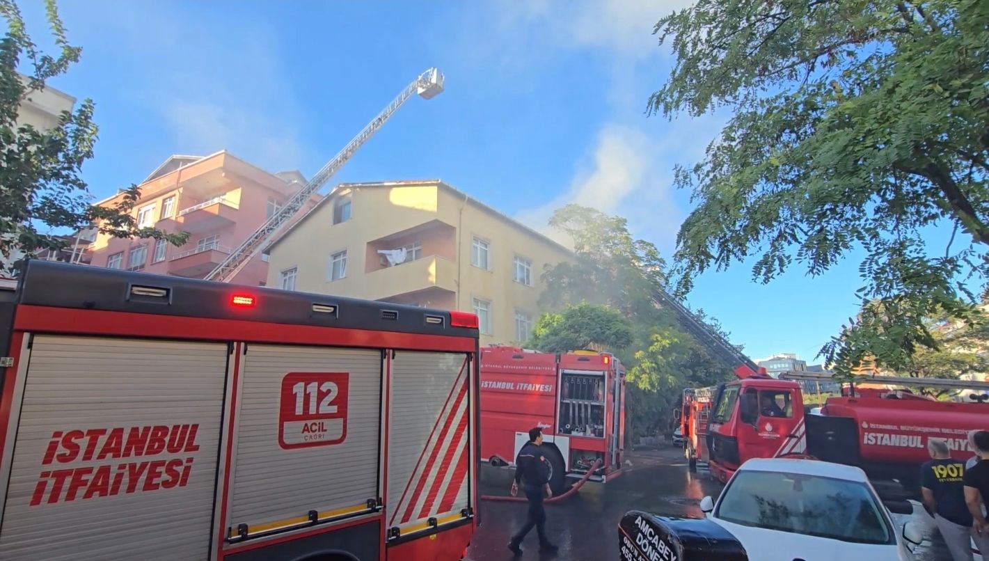 uskudarda yangin yanindaki binaya da sicradi eHHHcbr1