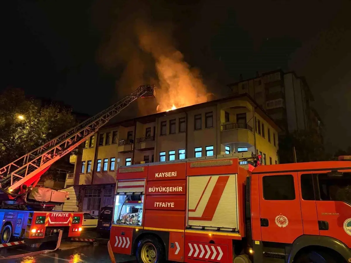 esiyle kavga eden koca catiyi yakti CC687EvC.jpg