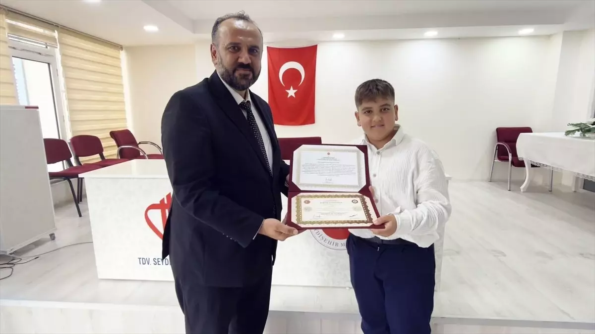 hafizlik belgeleri torenle dagitildi T9J7TQPy.jpg