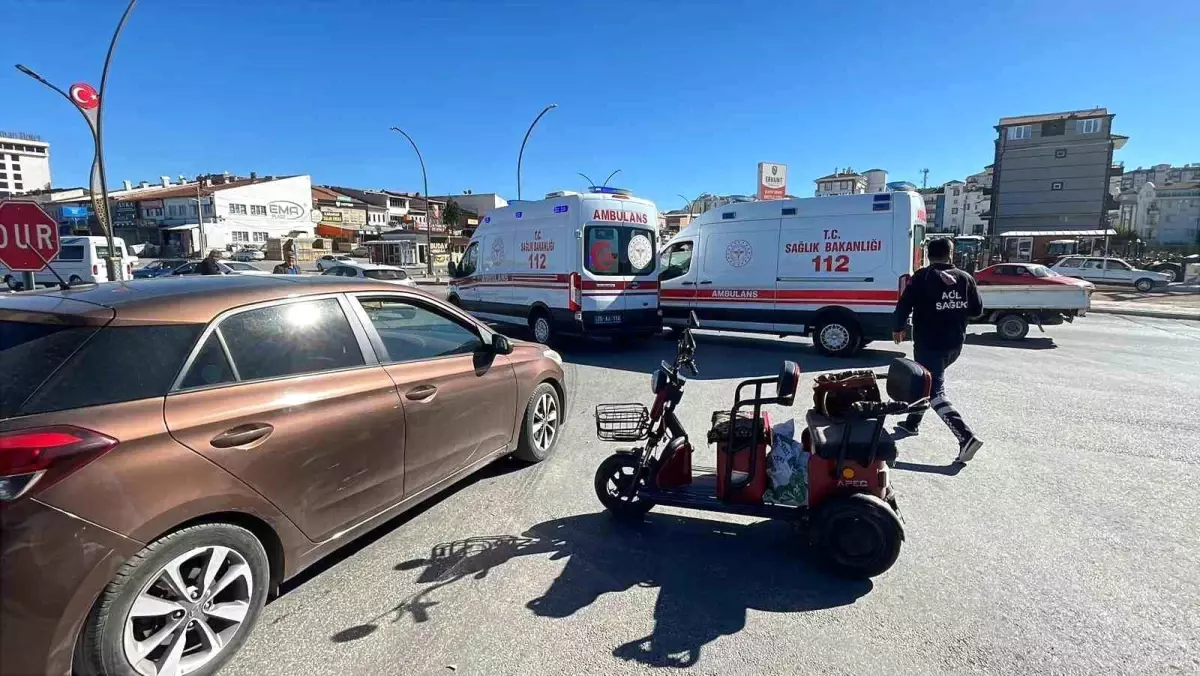 karamanda otomobil ile elektrikli bisiklet carpisti 1 yarali MXqWIW8U.jpg