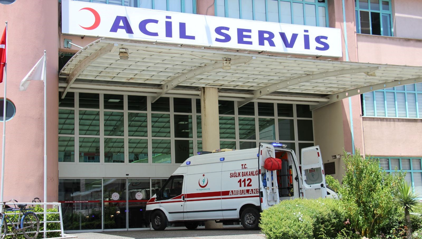 kontrolden cikan otomobil sulama kanalina carpti 1 olu BrCjGHzf