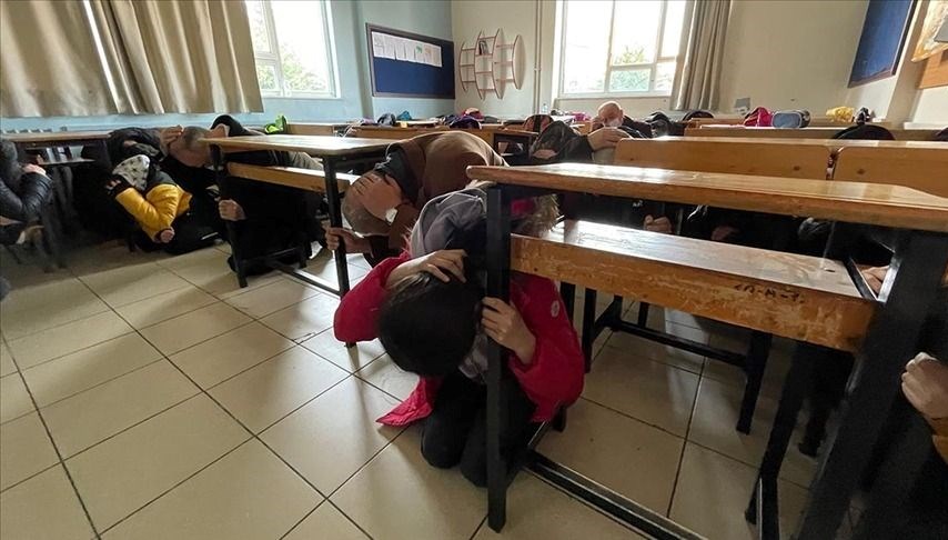 meb uyurdu yarin butun okullarda es zamanli yapilacak q4QnfHh6.jpg