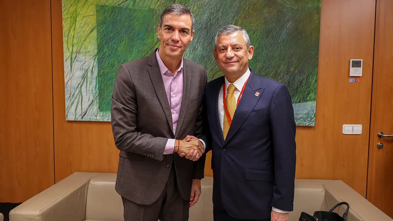ozgur ozel ispanya basbakani pedro sanchez ile bir araya geldi QCa8bVcP