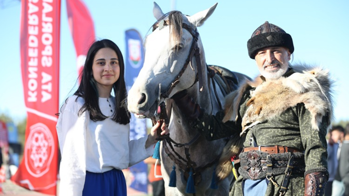 baba kizin nefes kesen atli gosterisi boynuz kulagi gecti 56p9ewGD.jpg