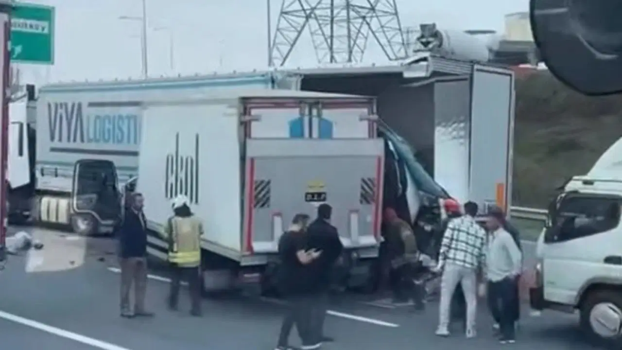 istanbulda korkunc kaza olu ve yaralilar var 3ZyO2D87.jpg