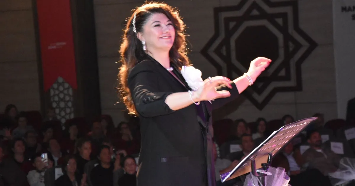 manisa yunusemre hemden sari zeybek konseri RhCFJQ9x.webp