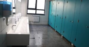 okulun-kizlar-tuvaletinden-cikanlar-sehri-ayaga-kaldirdi-rz5RvGww