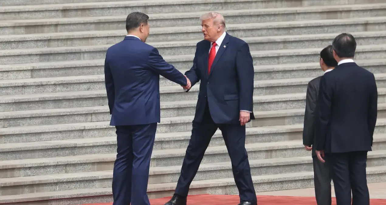trump-neye-ugradigini-sasirdi-el-sikisma-duellosu-bekledegi-gibi-olmadi-FiUvKVfY
