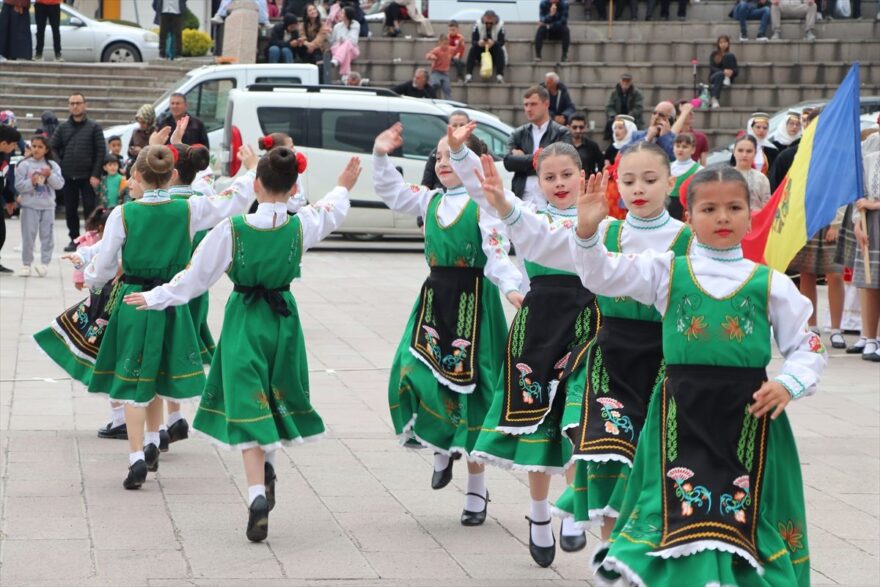 Yozgat’ta 2. Uluslararası Halk Dansları Festivali Coşkuyla Başladı