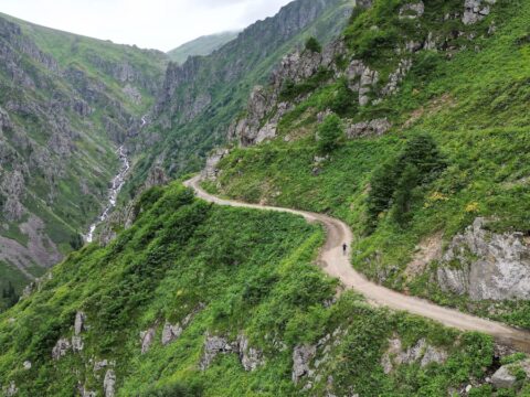 Dunyanin en tehlikeli yolu turkiyedeymis turistler akin akin gormeye geliyor SNAb8kzl