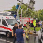 Eyupte feci kaza otobus otomobile carpti 2si agir 30 yarali r4SJSV2Z